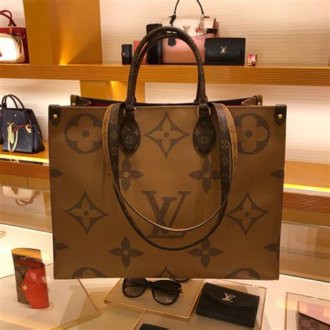 LV ON THE GO TOTE 